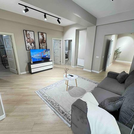 Rentnow Modern Business Apartment With 3 Bedrooms In Centre Chisinau Exterior photo