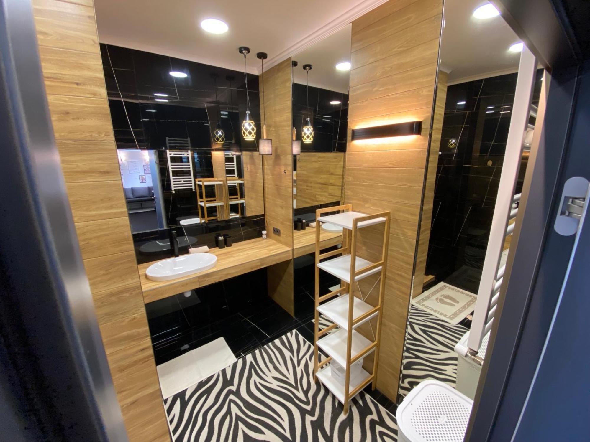 Rentnow Modern Business Apartment With 3 Bedrooms In Centre Chisinau Exterior photo