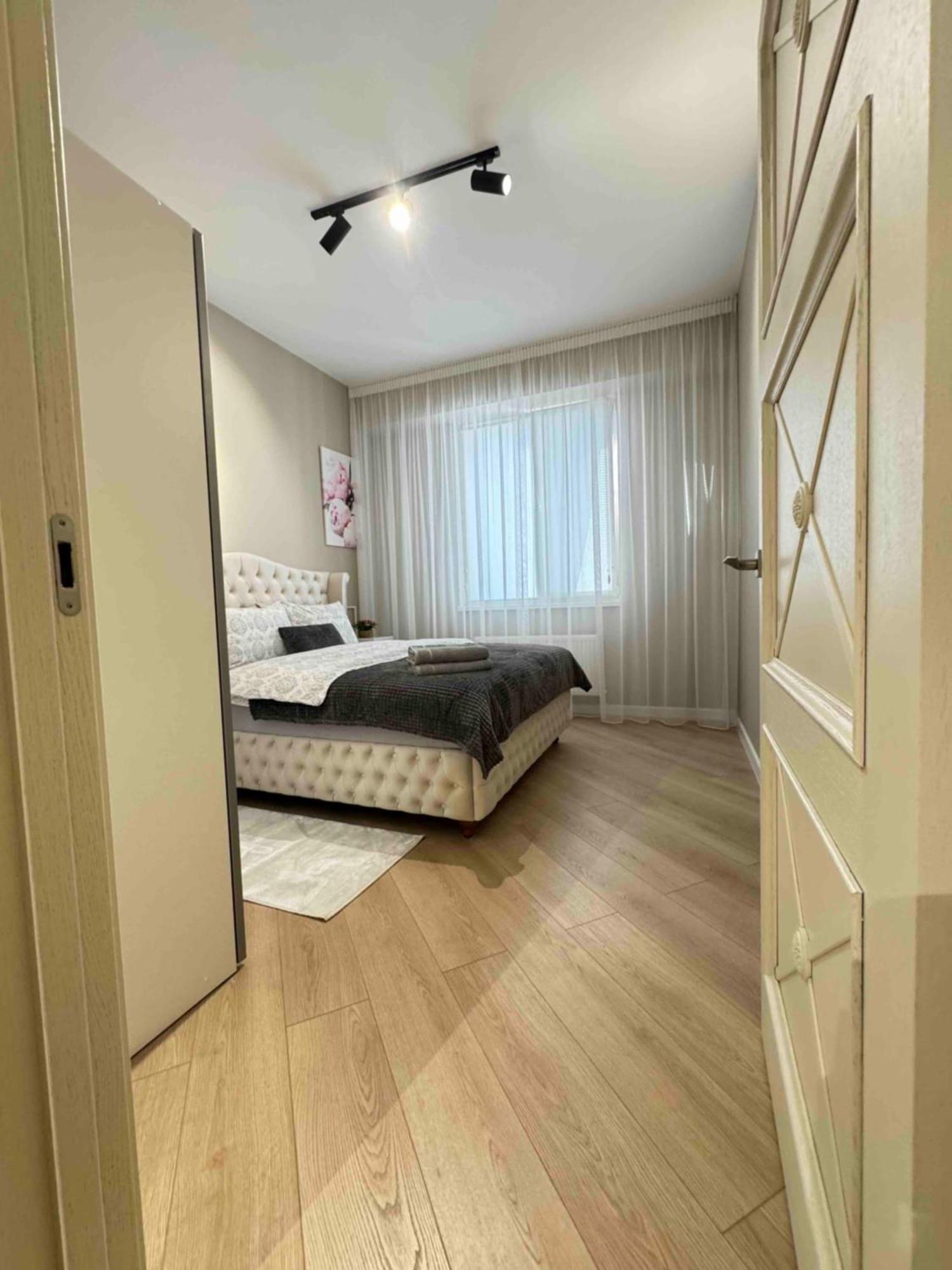Rentnow Modern Business Apartment With 3 Bedrooms In Centre Chisinau Exterior photo