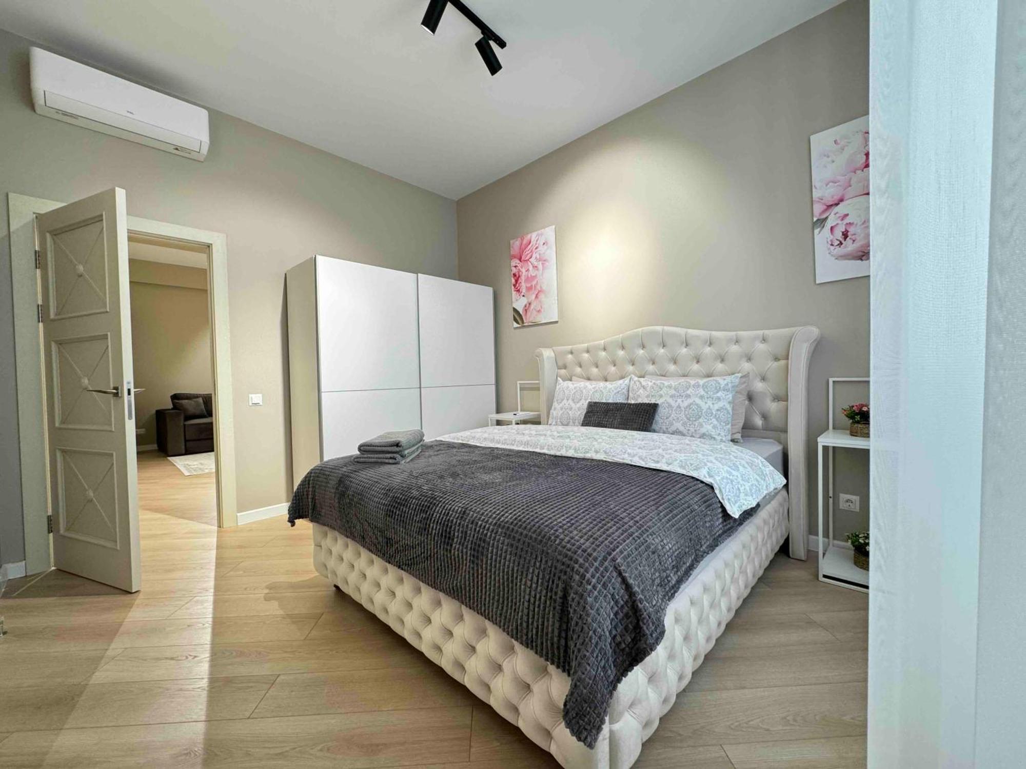 Rentnow Modern Business Apartment With 3 Bedrooms In Centre Chisinau Exterior photo