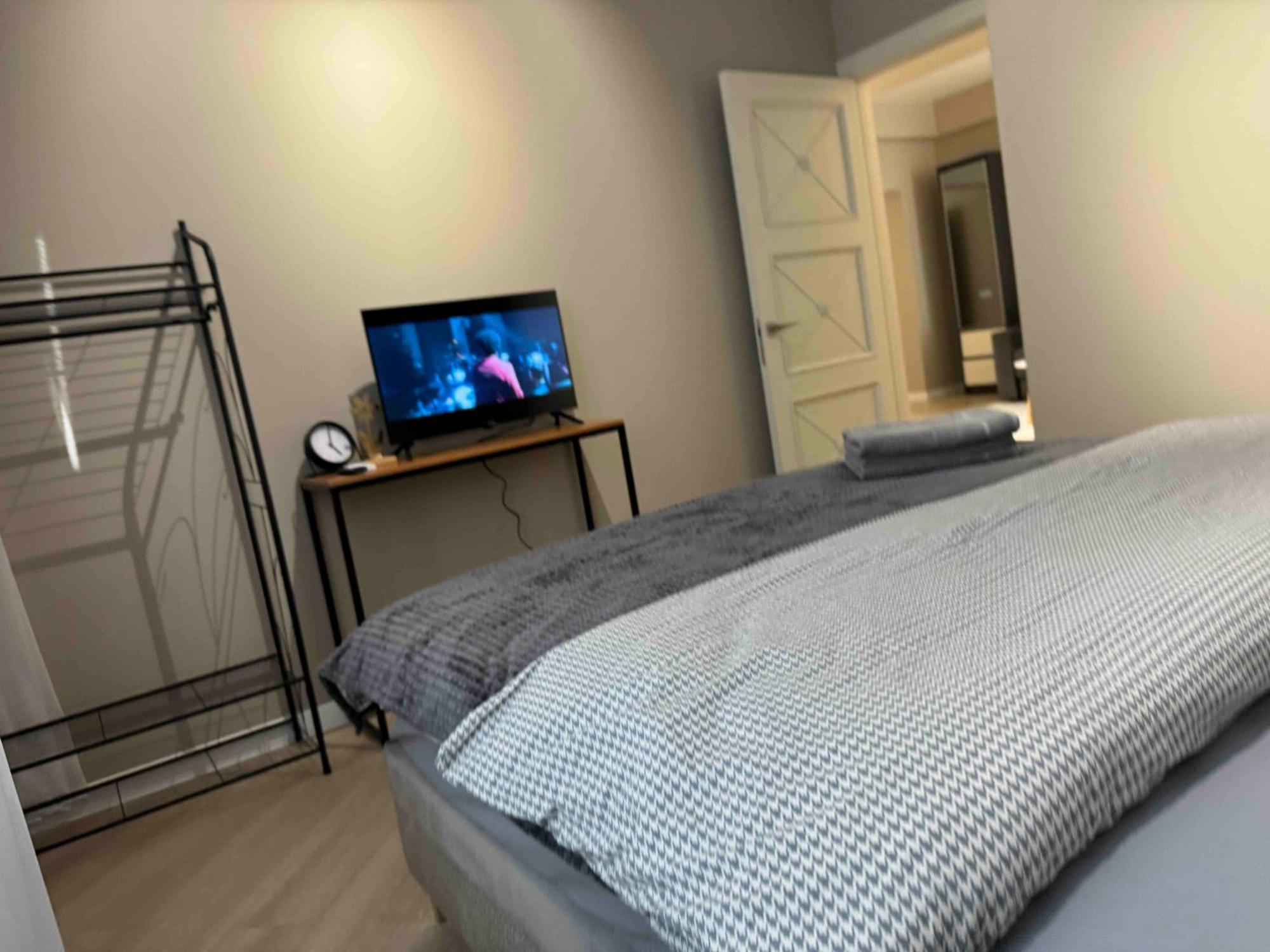 Rentnow Modern Business Apartment With 3 Bedrooms In Centre Chisinau Exterior photo