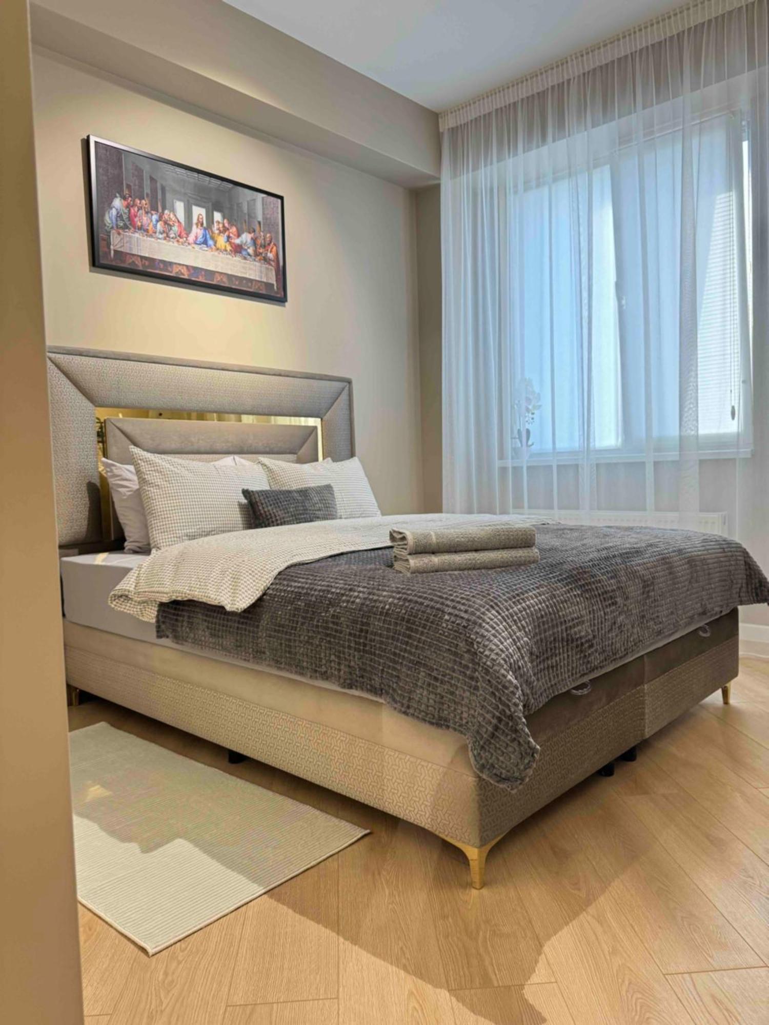 Rentnow Modern Business Apartment With 3 Bedrooms In Centre Chisinau Exterior photo