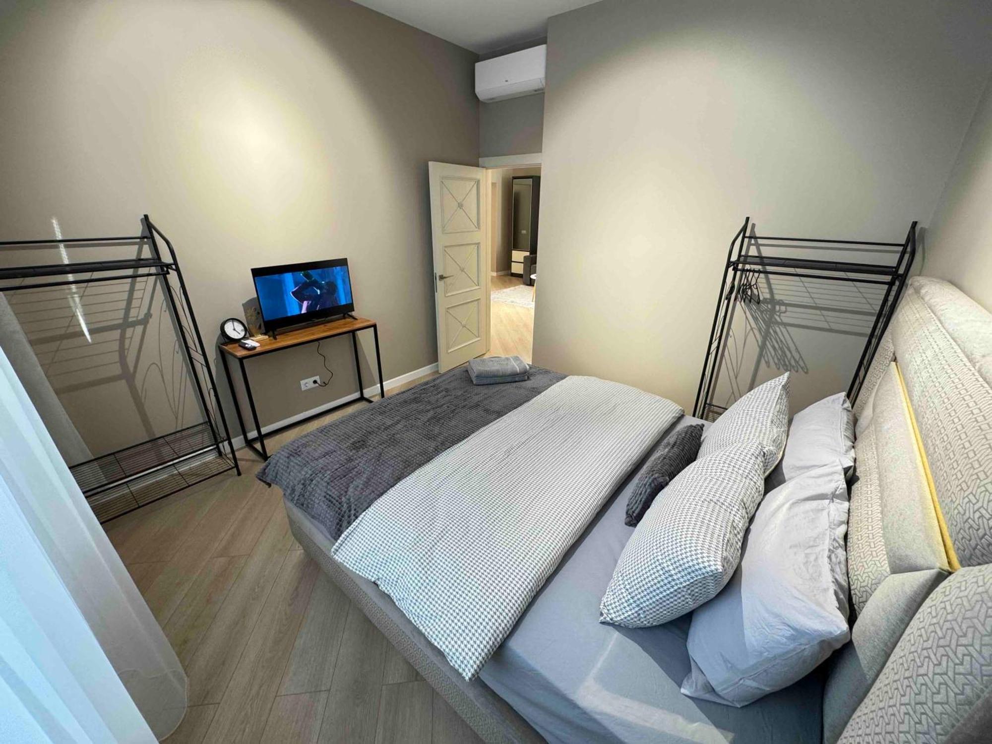 Rentnow Modern Business Apartment With 3 Bedrooms In Centre Chisinau Exterior photo