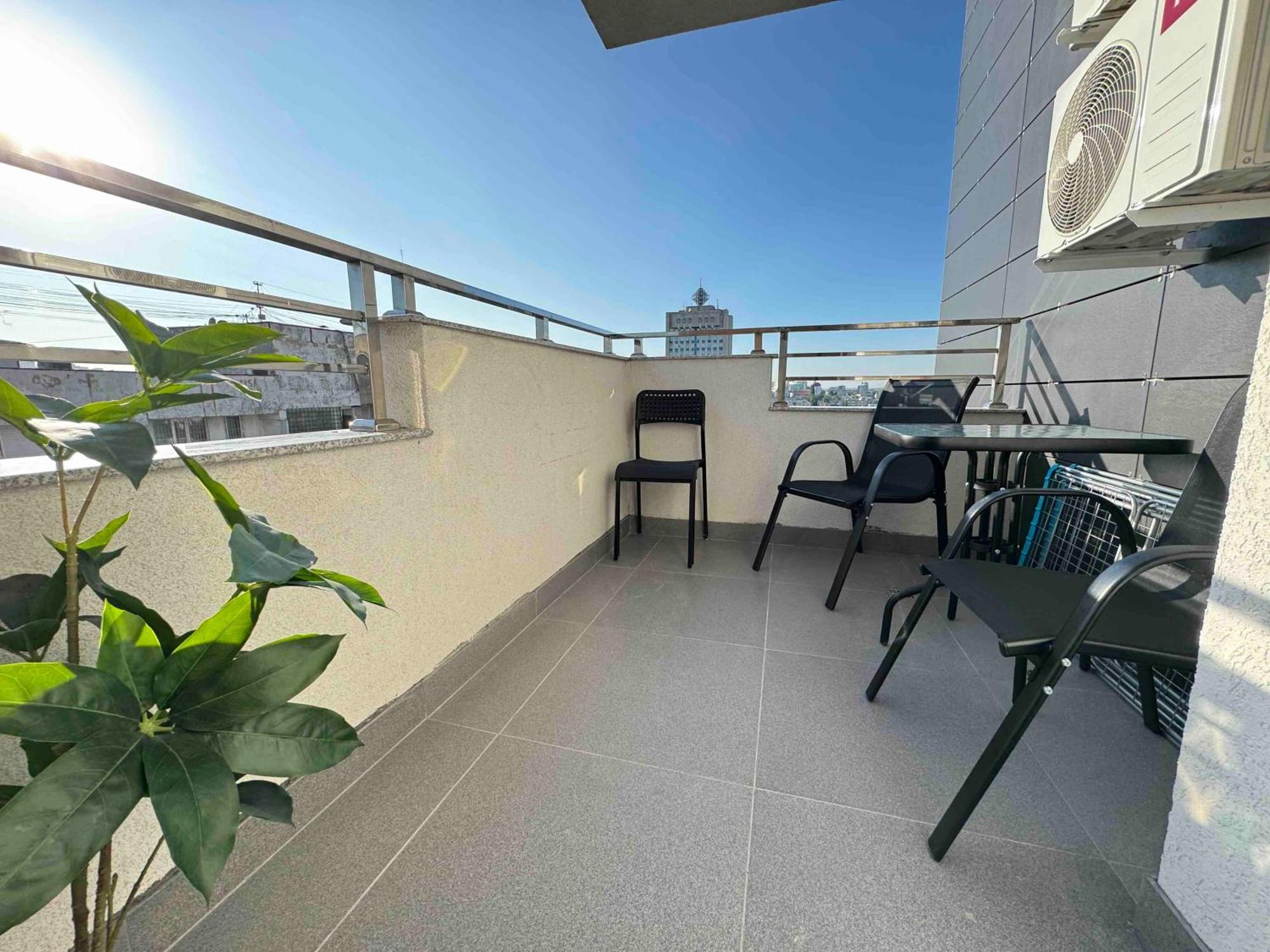 Rentnow Modern Business Apartment With 3 Bedrooms In Centre Chisinau Exterior photo