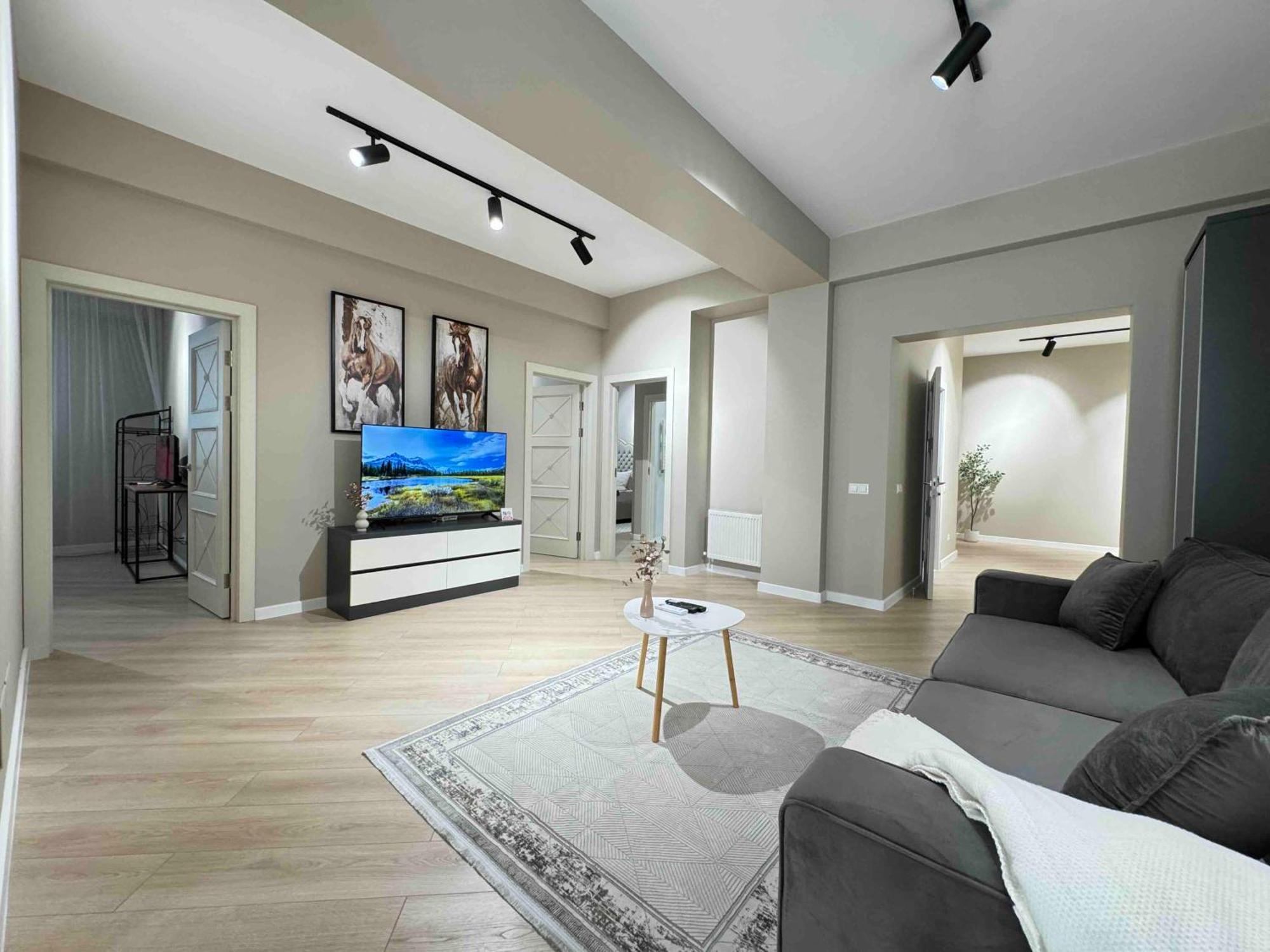 Rentnow Modern Business Apartment With 3 Bedrooms In Centre Chisinau Exterior photo