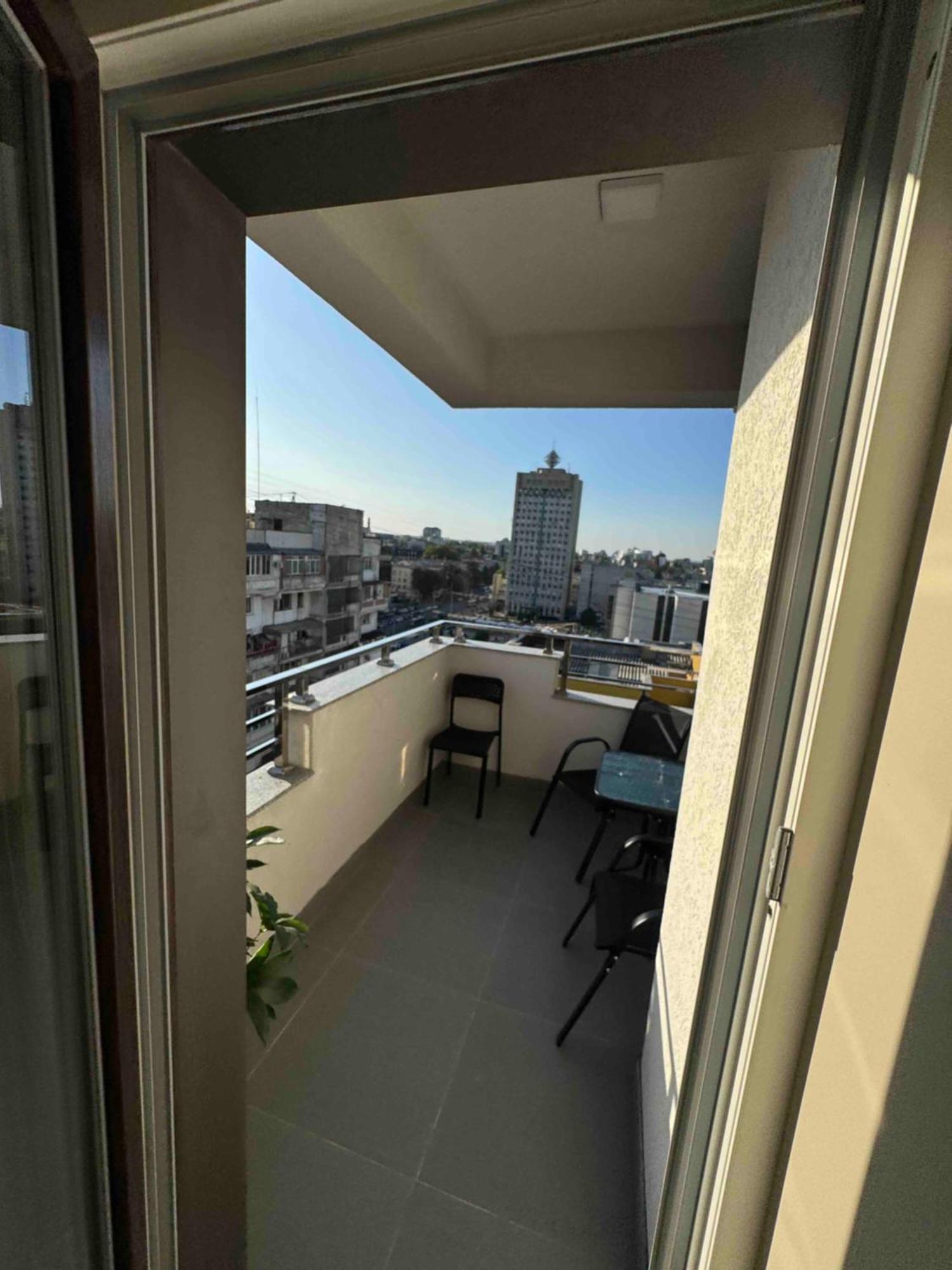 Rentnow Modern Business Apartment With 3 Bedrooms In Centre Chisinau Exterior photo