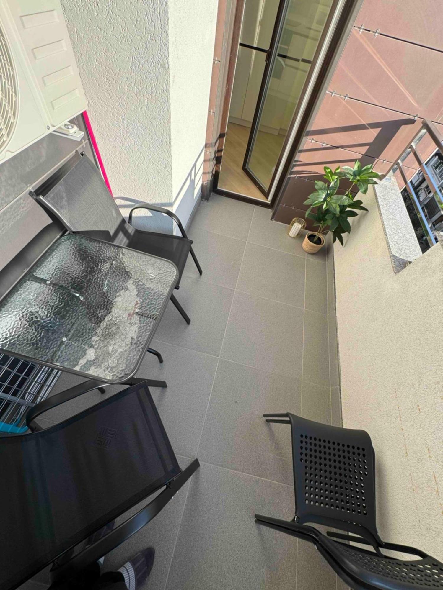 Rentnow Modern Business Apartment With 3 Bedrooms In Centre Chisinau Exterior photo