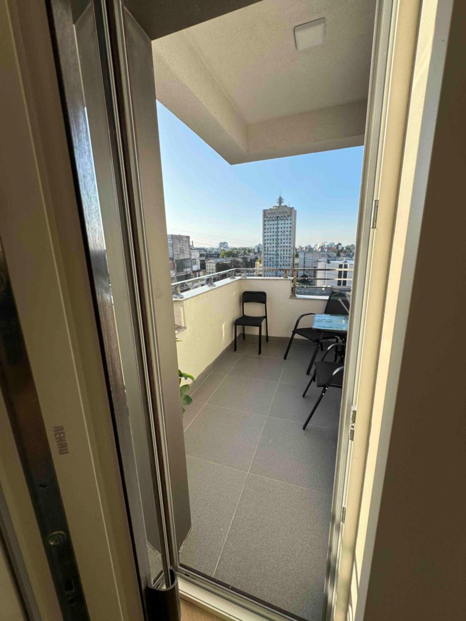 Rentnow Modern Business Apartment With 3 Bedrooms In Centre Chisinau Exterior photo
